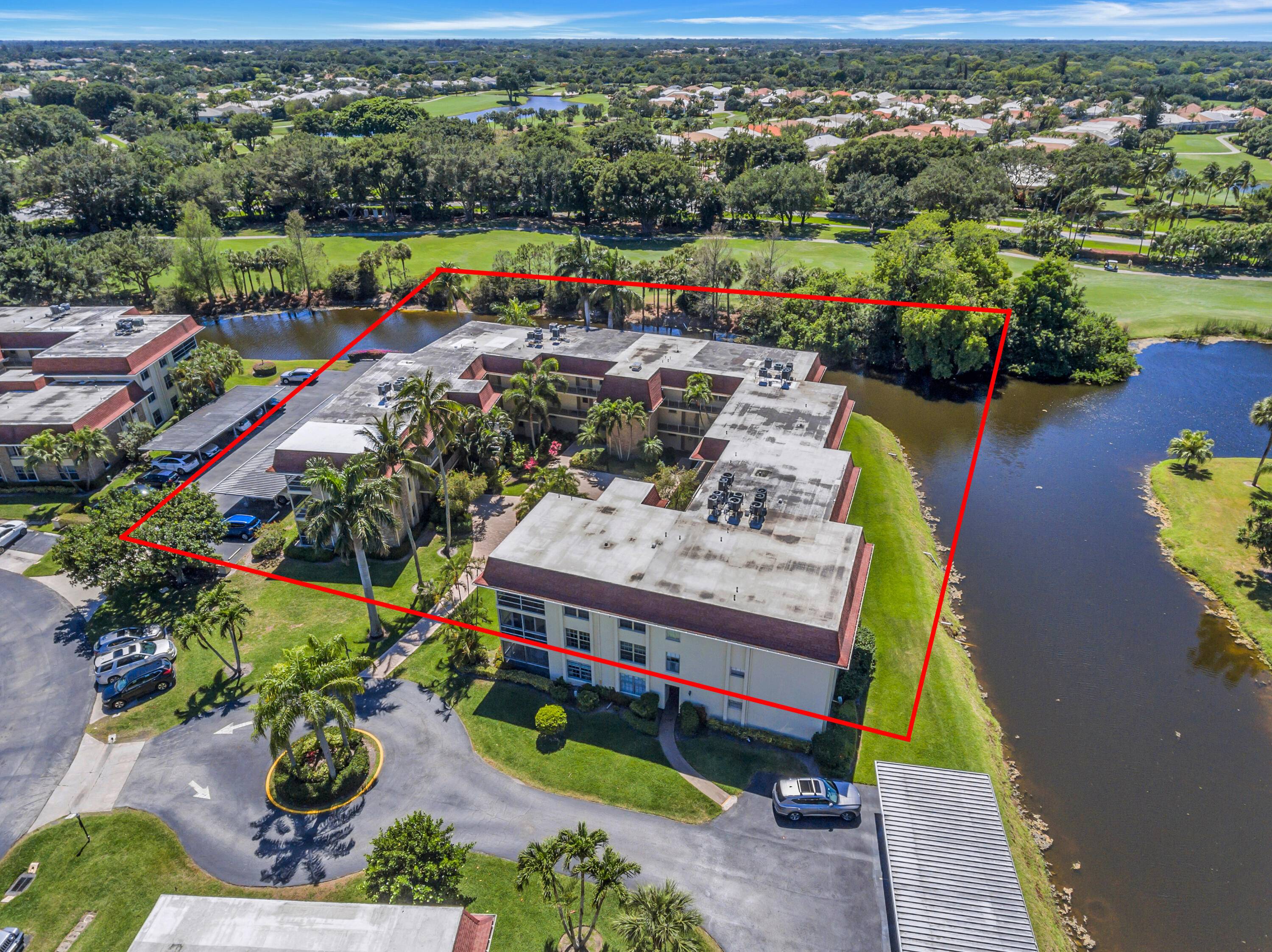 Lovely 2 bedroom and 2 bathroom condo location on the 1nd floor with stunning lake and golf course views from a well maintained unit !