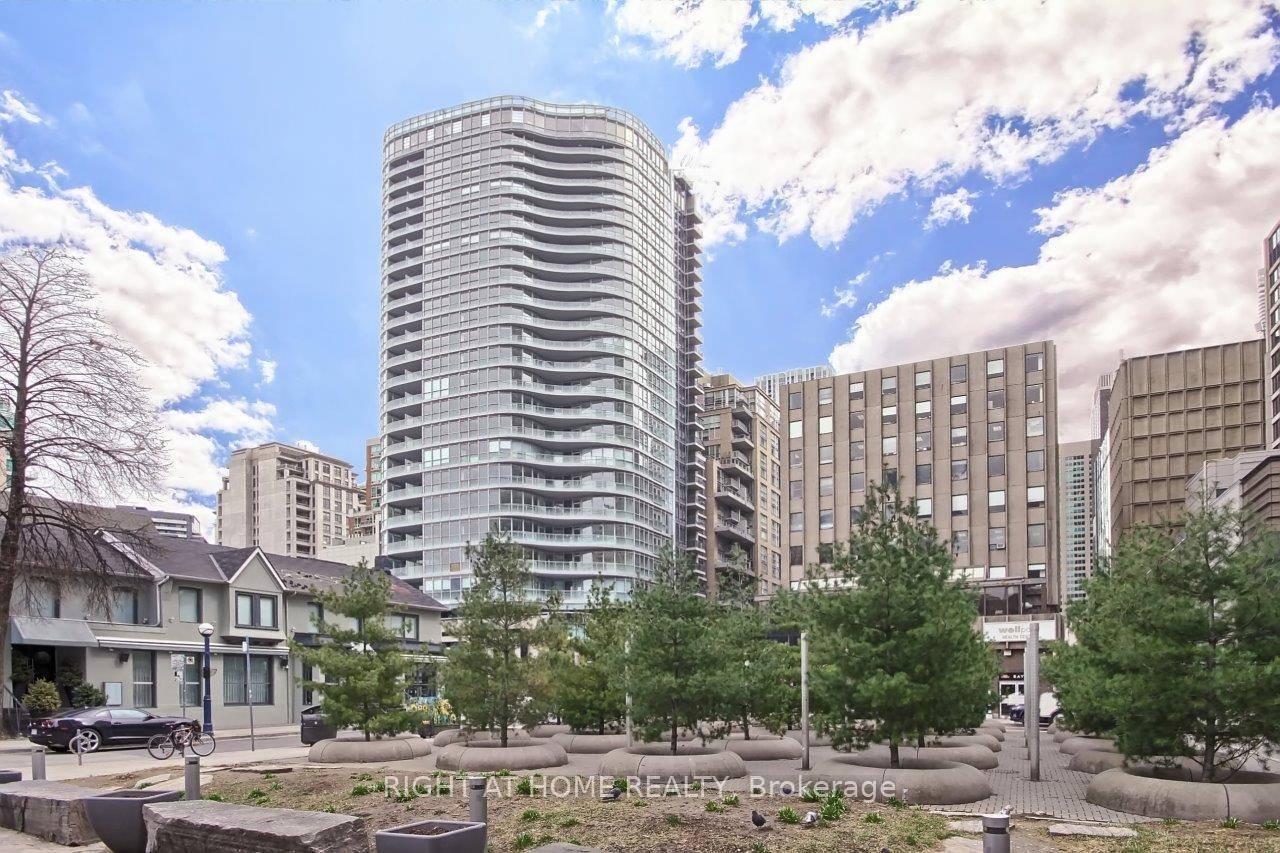 Welcome To Furnished Luxurious Living Minto Yorkville Park.