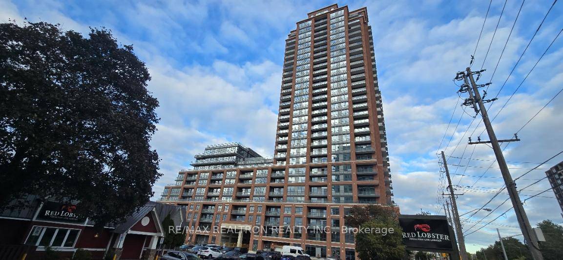 Beautiful amp ; Spacious Never Lived In unit offers a highly functional layout and fantastic panoramic west view.