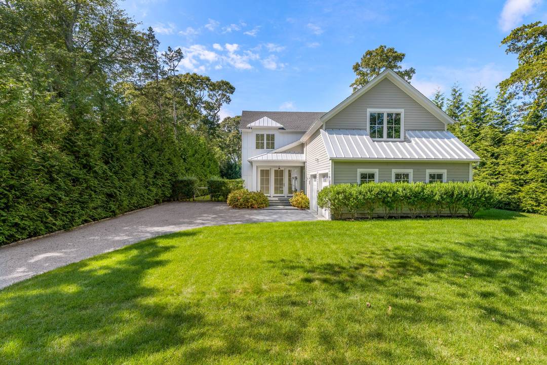 5 Knoll Rd in Southampton Cove