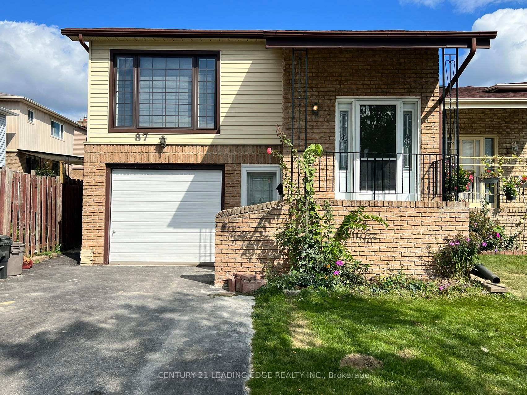 2 Bedroom Back Unit Of A Detach Home.