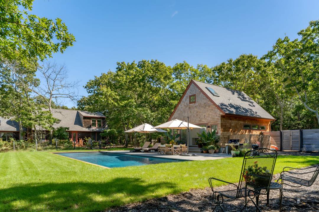 CHARMING CRAFTSMAN HOME NEAR SAG HARBOR VILLAGE