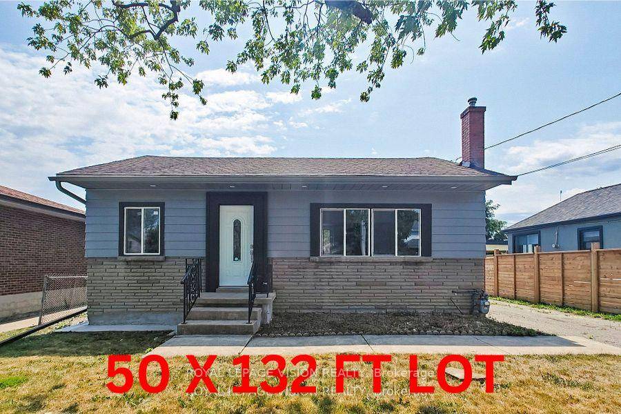 Don't miss your chance to own a charming bungalow on a spacious 50 x 132 ft lot in the highly sought after Mineola neighborhood.