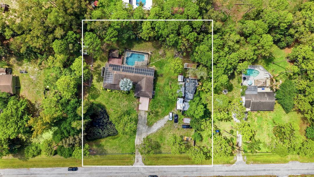 Spacious ranch style rental in the Acreage !