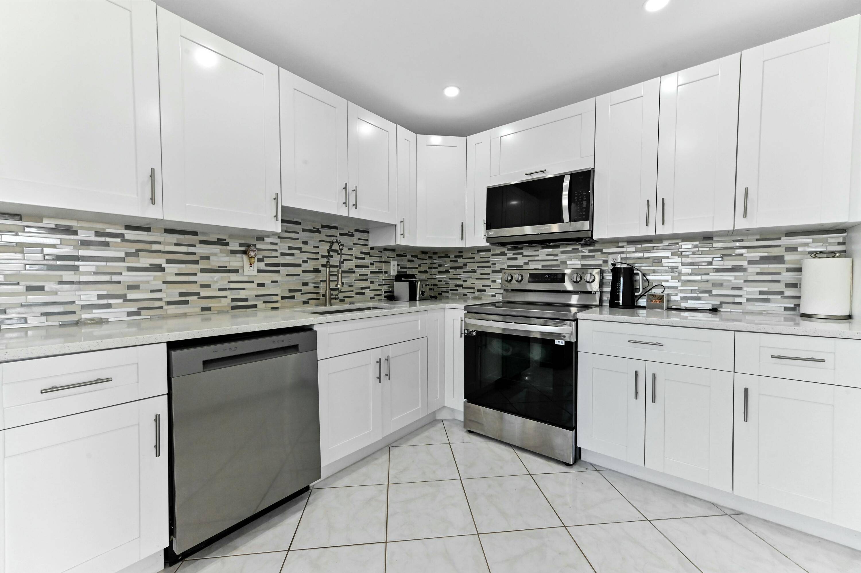 Beautifully Remodeled 1 Bedroom, 1.