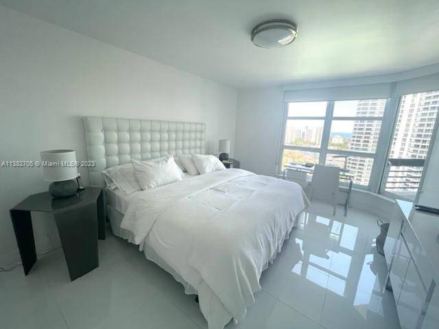 Beautiful and modern unit in very desirable Mystic Pointe Tower 500.
