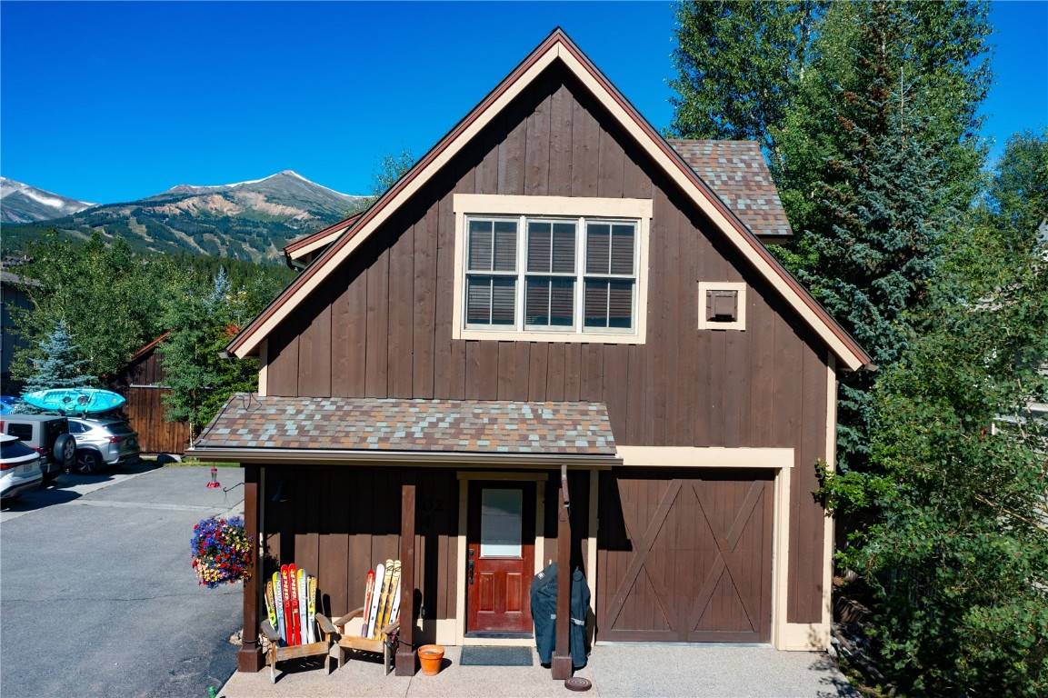 Check out this turn key, mountain home that is customized for Breckenridge living !
