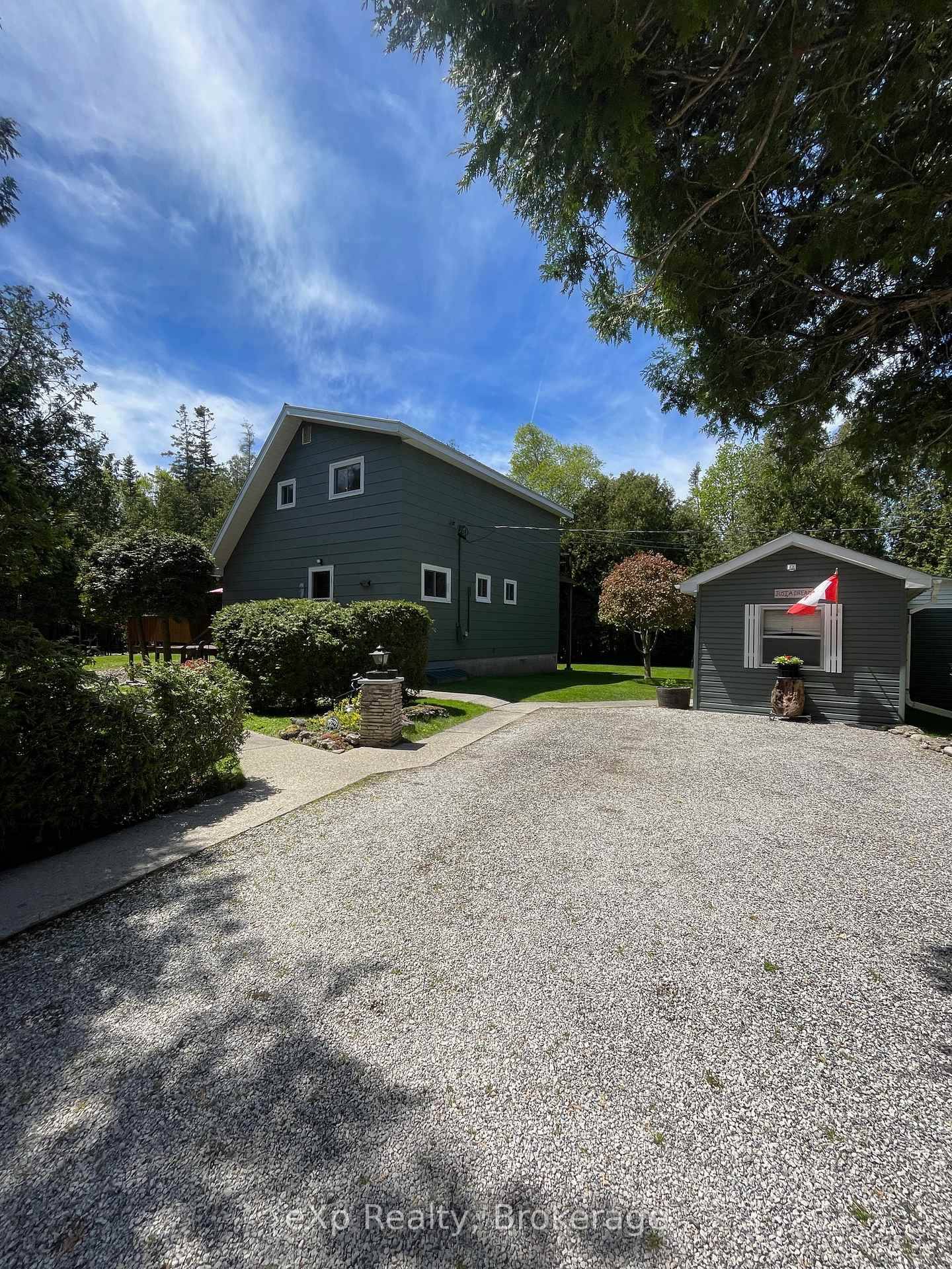Welcome to 245 Whiskey Harbour a charming retreat nestled in the quaint neighbourhood of Pike Bay.