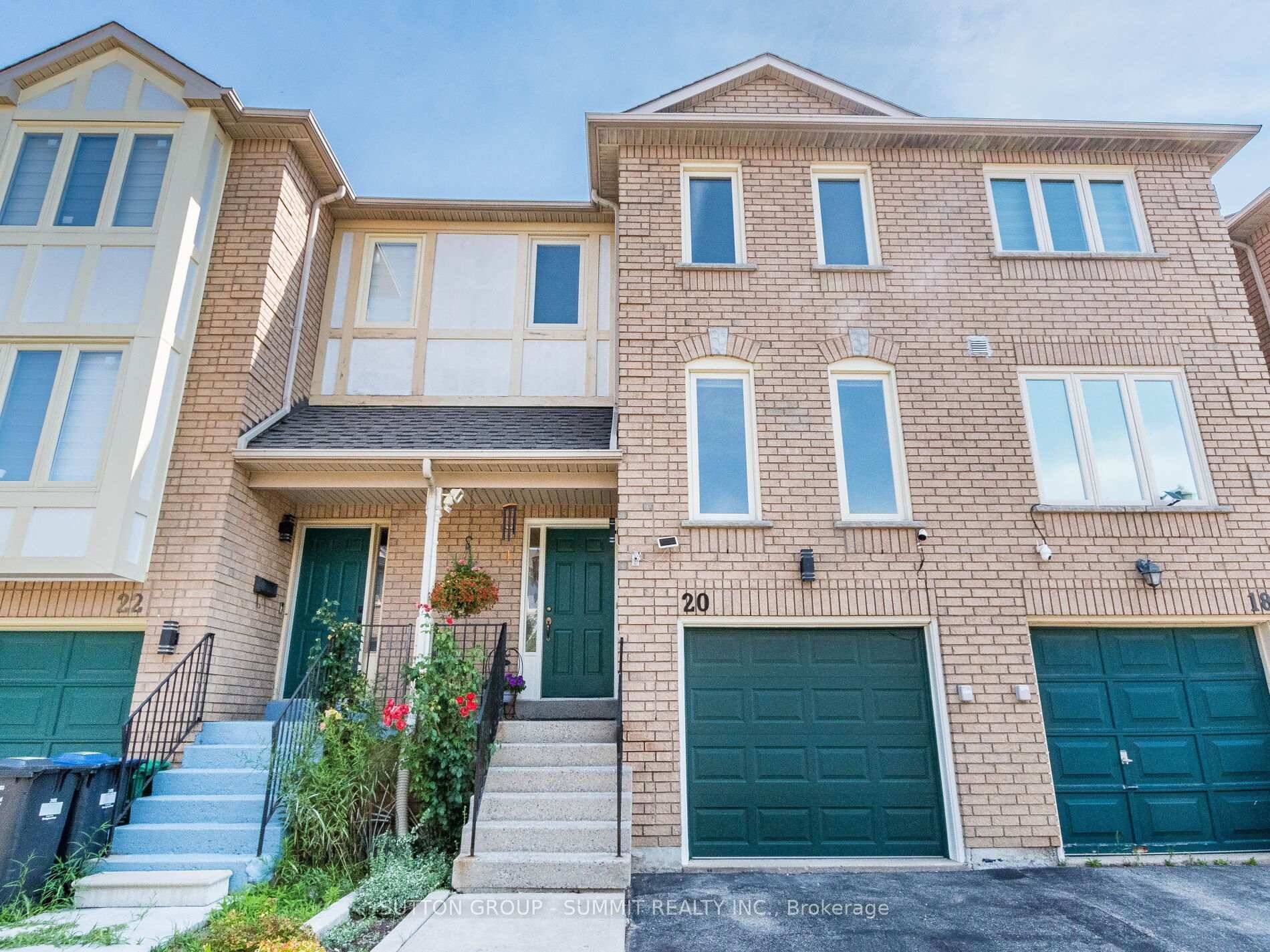 This beautiful renovated home is located in a wonderful family neighborhood on the border of Brampton and Mississauga.