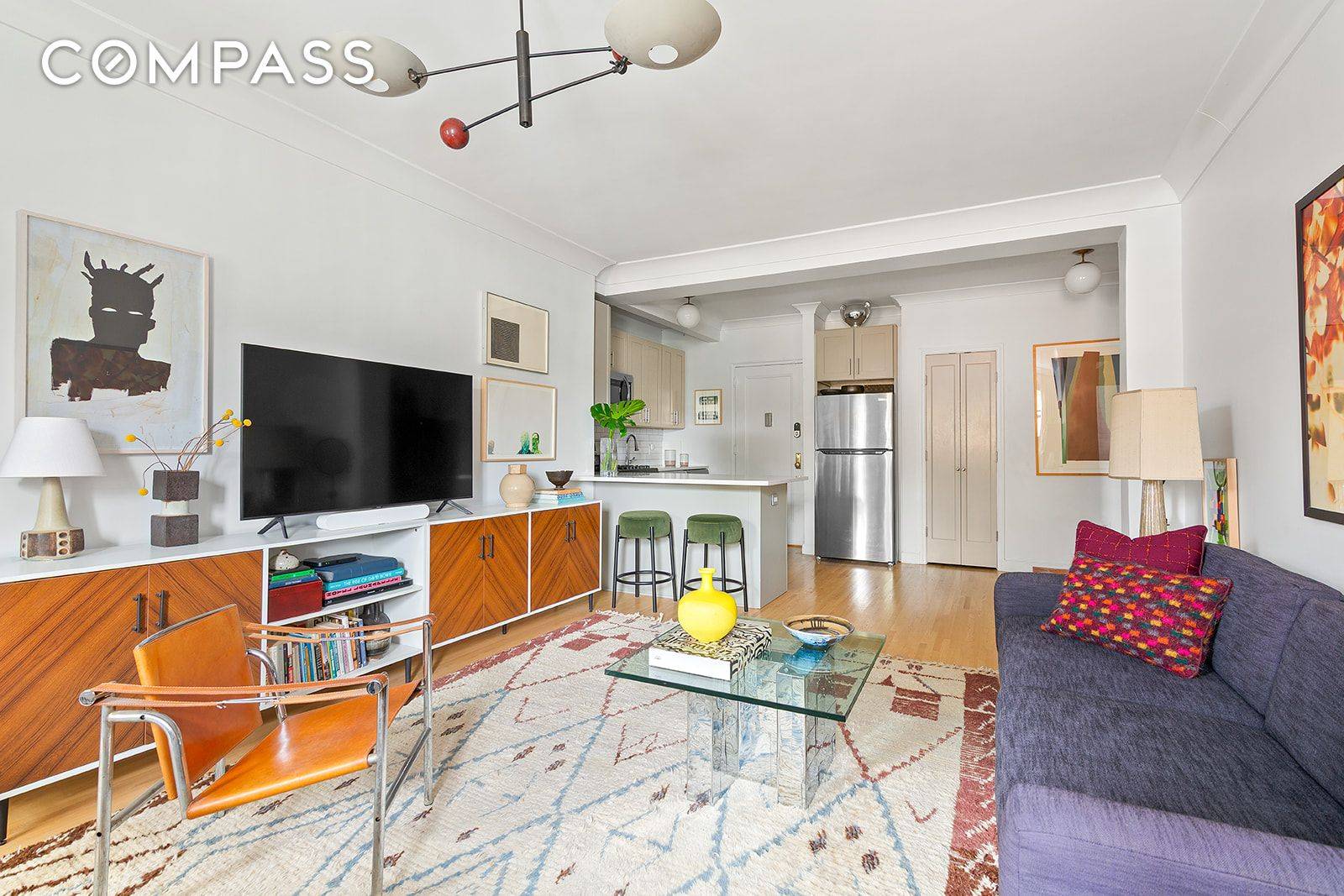 Welcome to 811 Cortelyou Road, Apartment 2L a beautifully gut renovated, oversized one bedroom home perfectly situated on the border of Kensington and Ditmas Park.