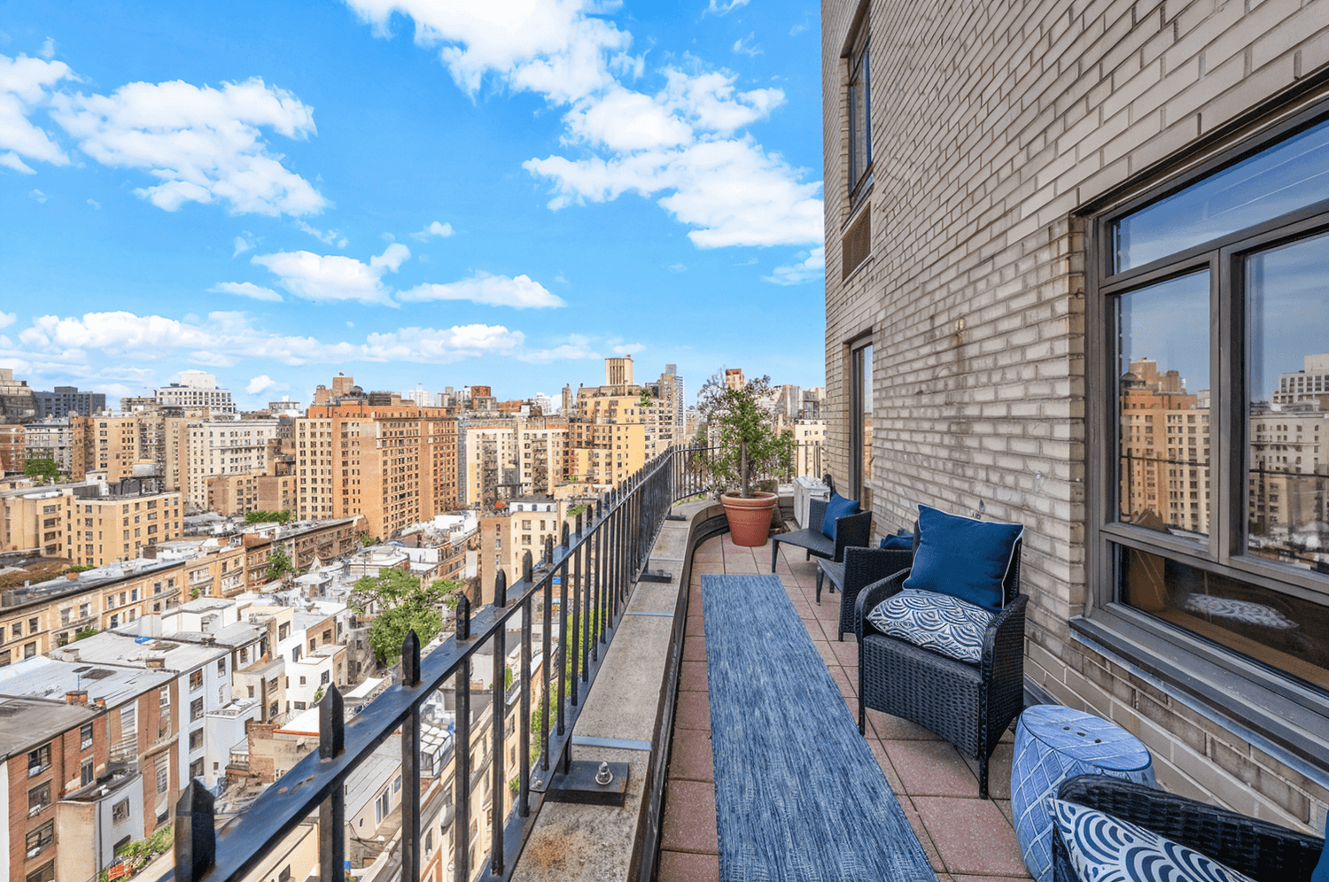 GRAND SUN DRENCHED 4 BEDROOM 3 BATHROOM WITH TWO PRIVATE TERRACES amp ; STUNNING CITY AND HUDSON RIVER VIEWS.