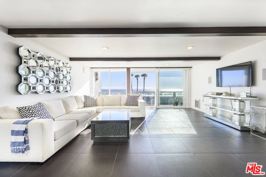 11958 Oceanaire Ln 2BR Malibu La