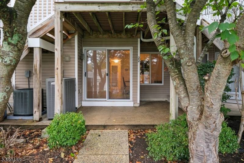 Great opportunity in well situation Signal Point section of The Hills MUST BE OWNER OCCUPIED Easy one step from garage into house.