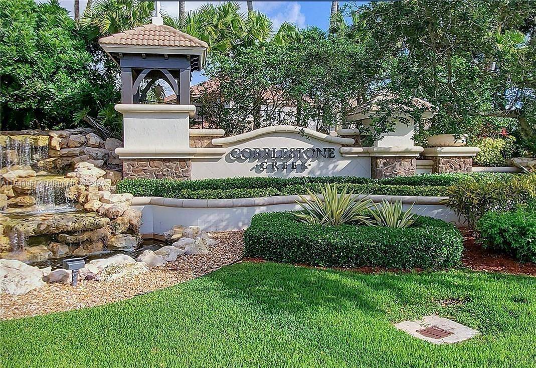 Cobblestone Creek offers the ultimate in luxury living.
