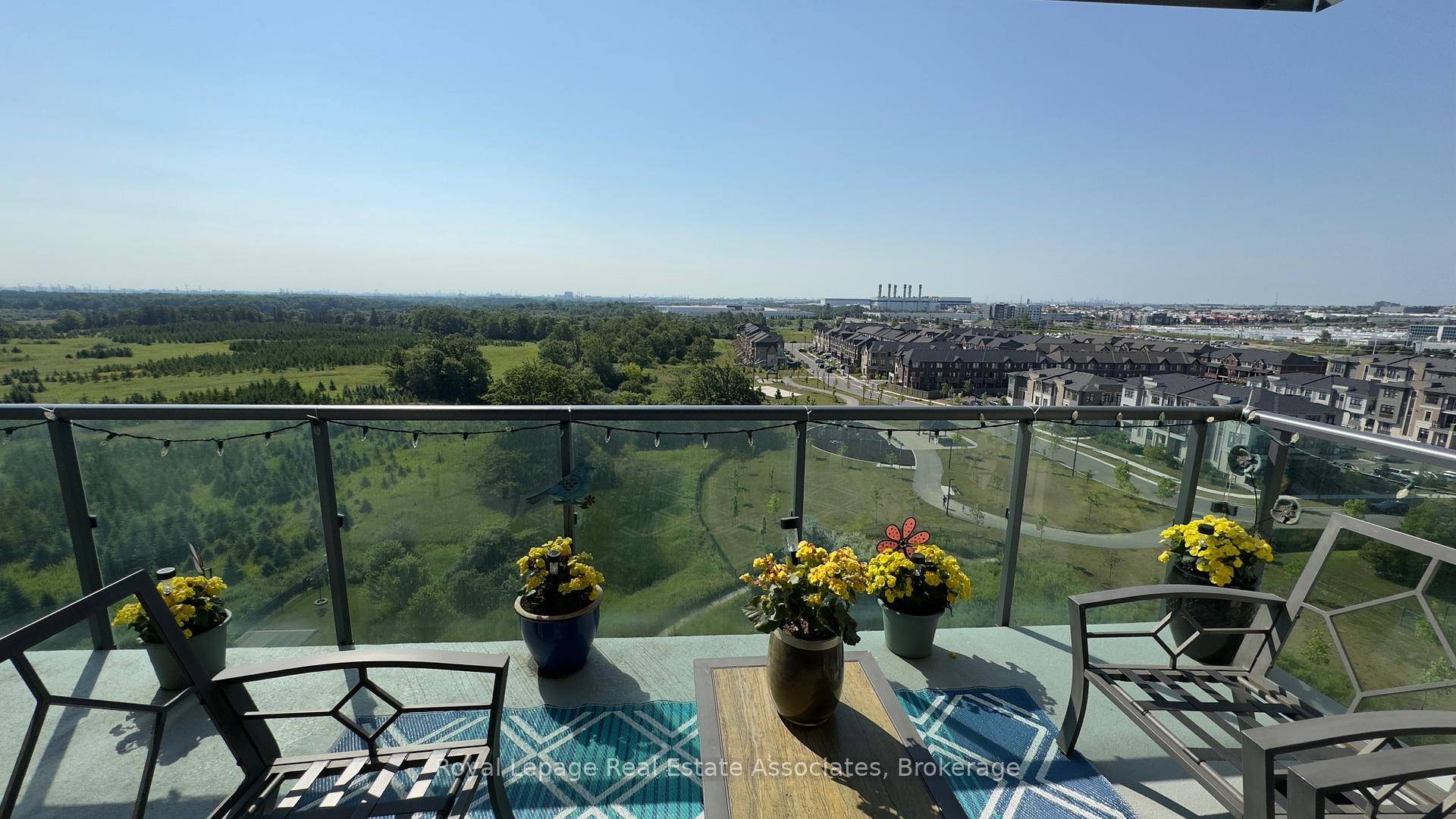 Welcome to the highly sought after Cocoon Condos.