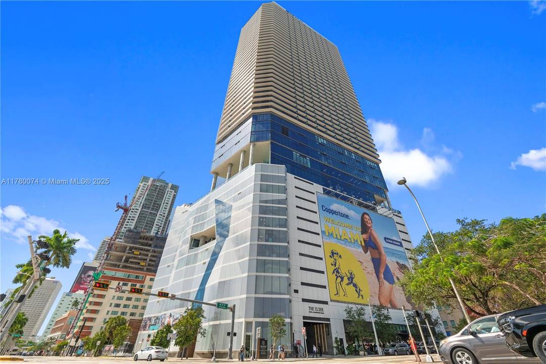 Beautifully furnished 1 bedroom at The Elser, located on the 21st floor with expansive urban views of Downtown Miami.