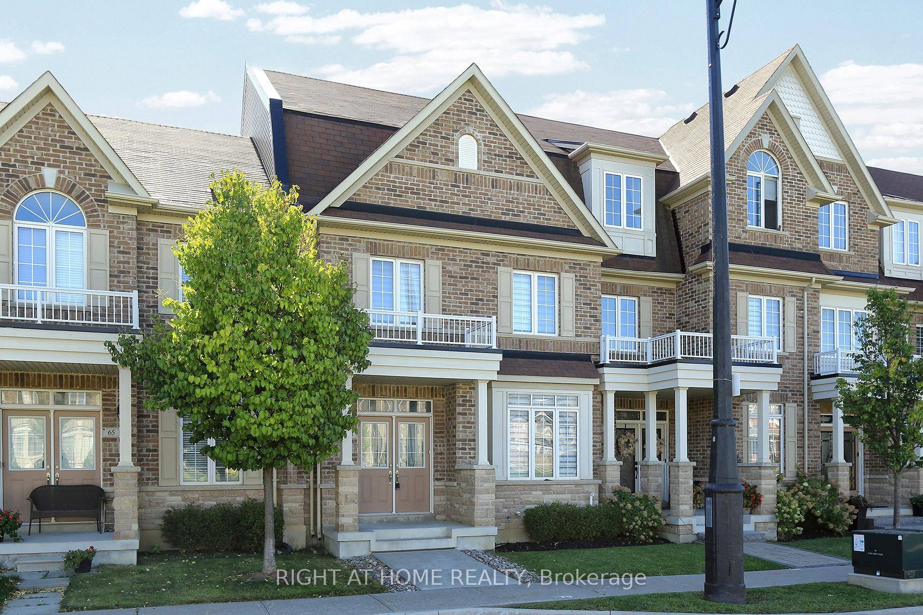 Welcome to this Beautiful amp ; Turnkey freehold townhome in the heart Kleinburg.