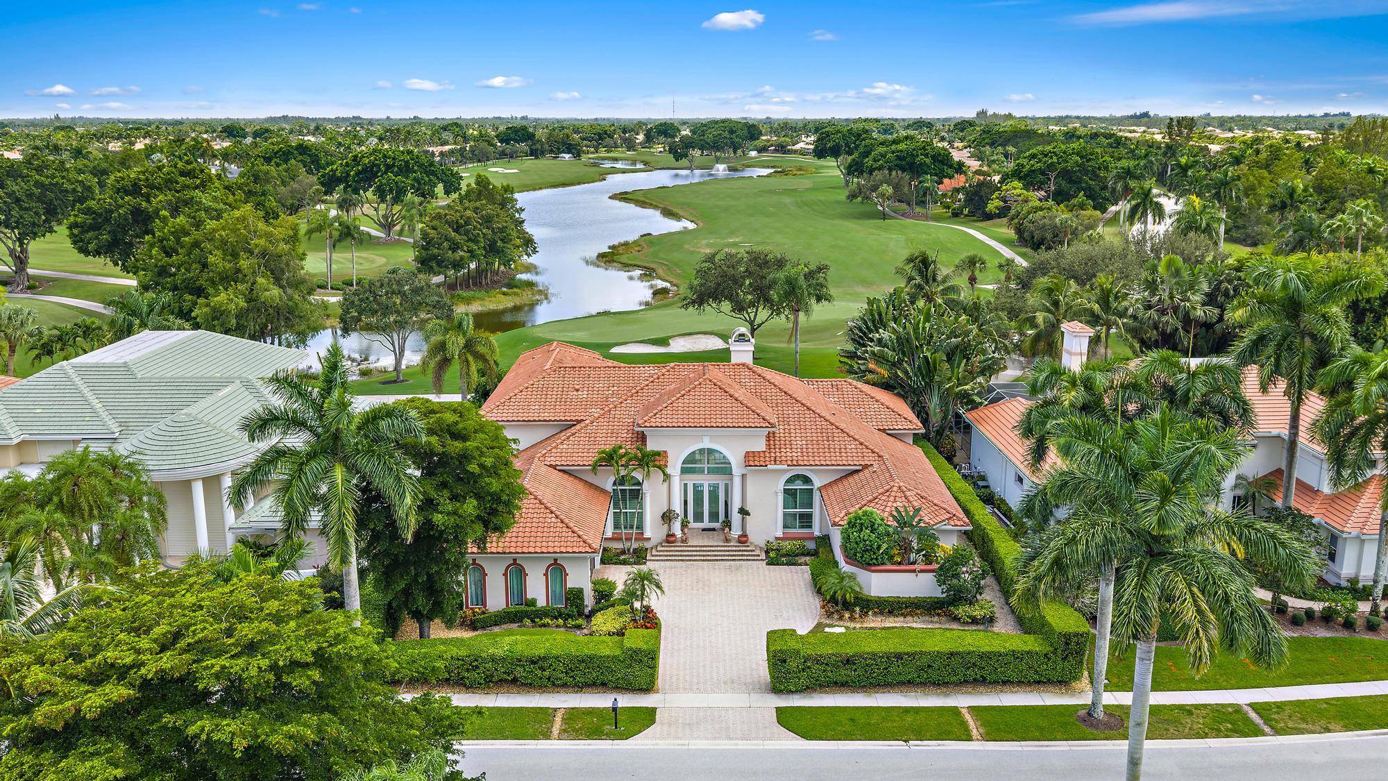 IMMEDIATE PREMIER GOLF MEMBERSHIP AVAILABLE !