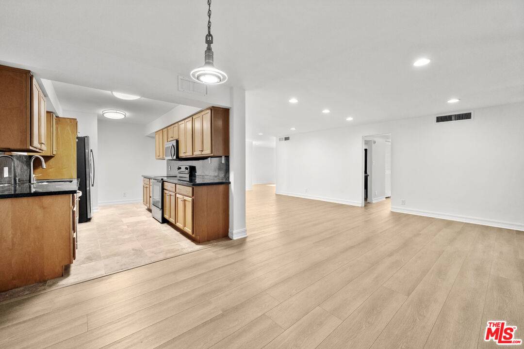 262 N Crescent Dr 2BR Beverly Hills Post Office | B.H.P.O. La