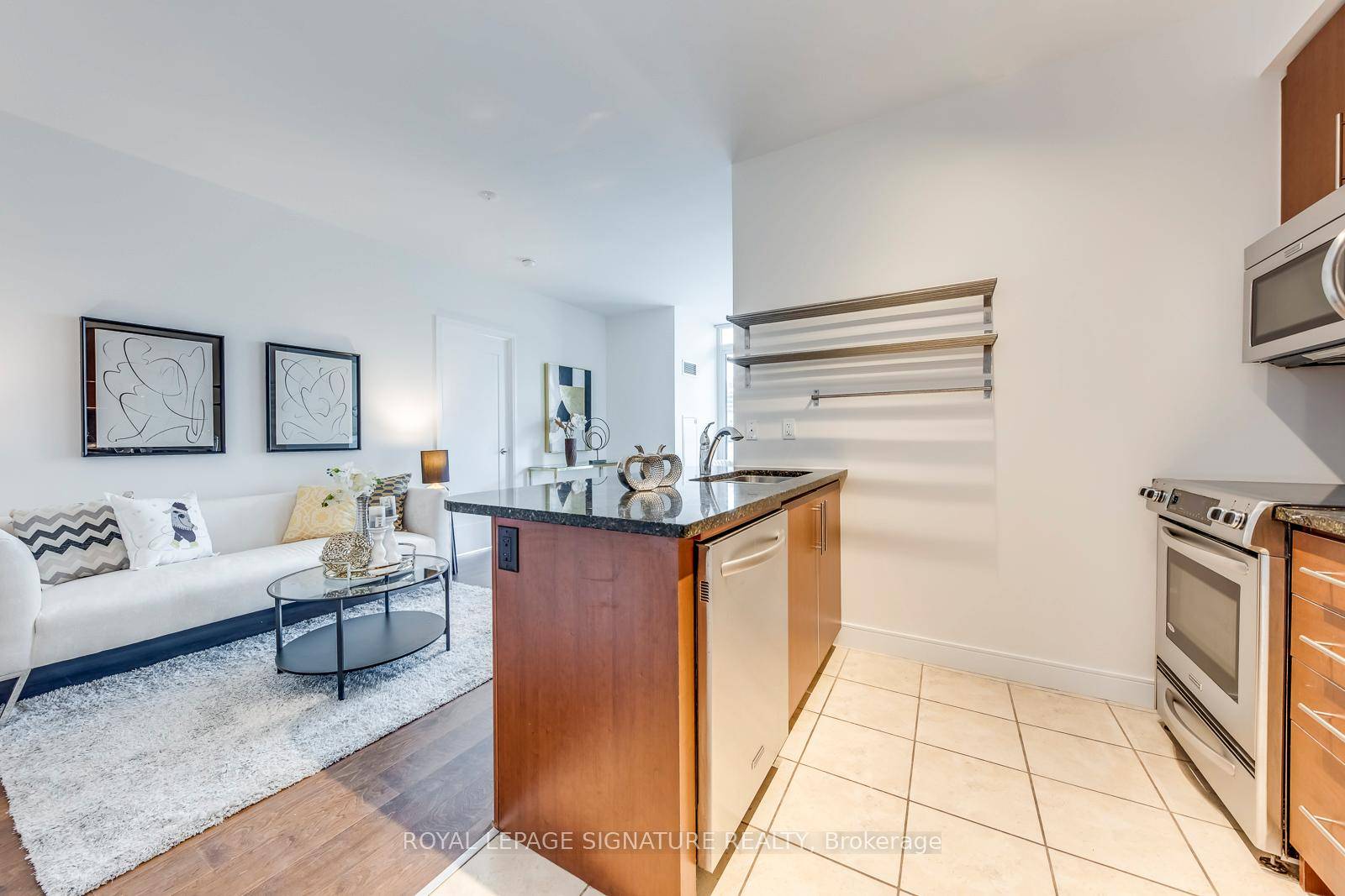 Discover the epitome of luxury living at The Milan, nestled in the prestigious Rosedale Yorkville neighbourhood.