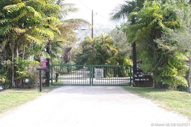 Private 11 acres equestrian, Hunters or Jumpers available for yearly lease.