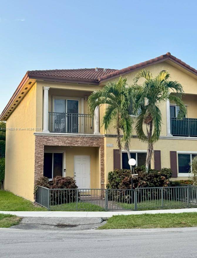 Nice townhouse with 1 car garage, conveniently located near florida turnpike, major shopping centers and restaurants, 3 bed 3 bath, washer and dryer, 2 story corner unit Virtual Tour https ...