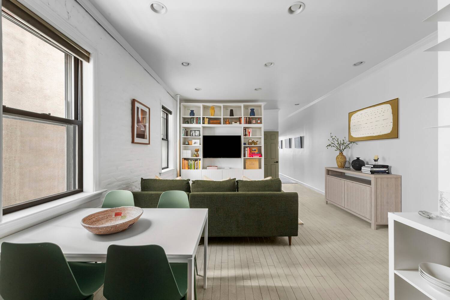 Welcome to Unit 2L, a beautifully appointed 3 bedroom, 2 bathroom condo offering nearly 1, 000 square feet of functional and stylish living space in the heart of Prospect Lefferts ...