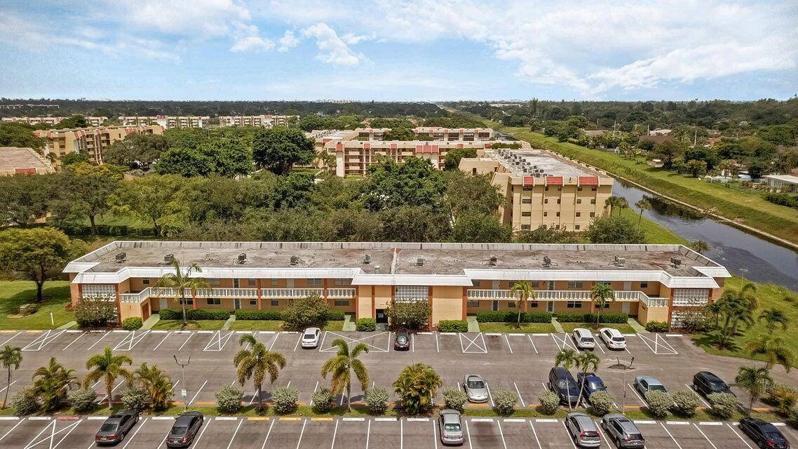 55 community ! Stunning spacious First Floor Studio Apartment with expansive room to create a separate bedroom, 8288 ; Screened patio overlooking serene canal views, 8288 ; Updated kitchen with ...