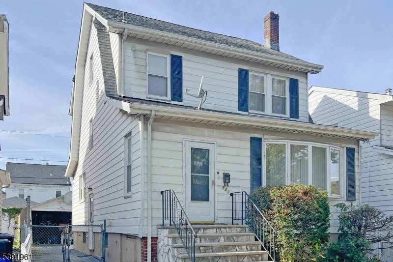 Welcome to a classic home located in one of Bloomfield's most convenient neighborhoods.