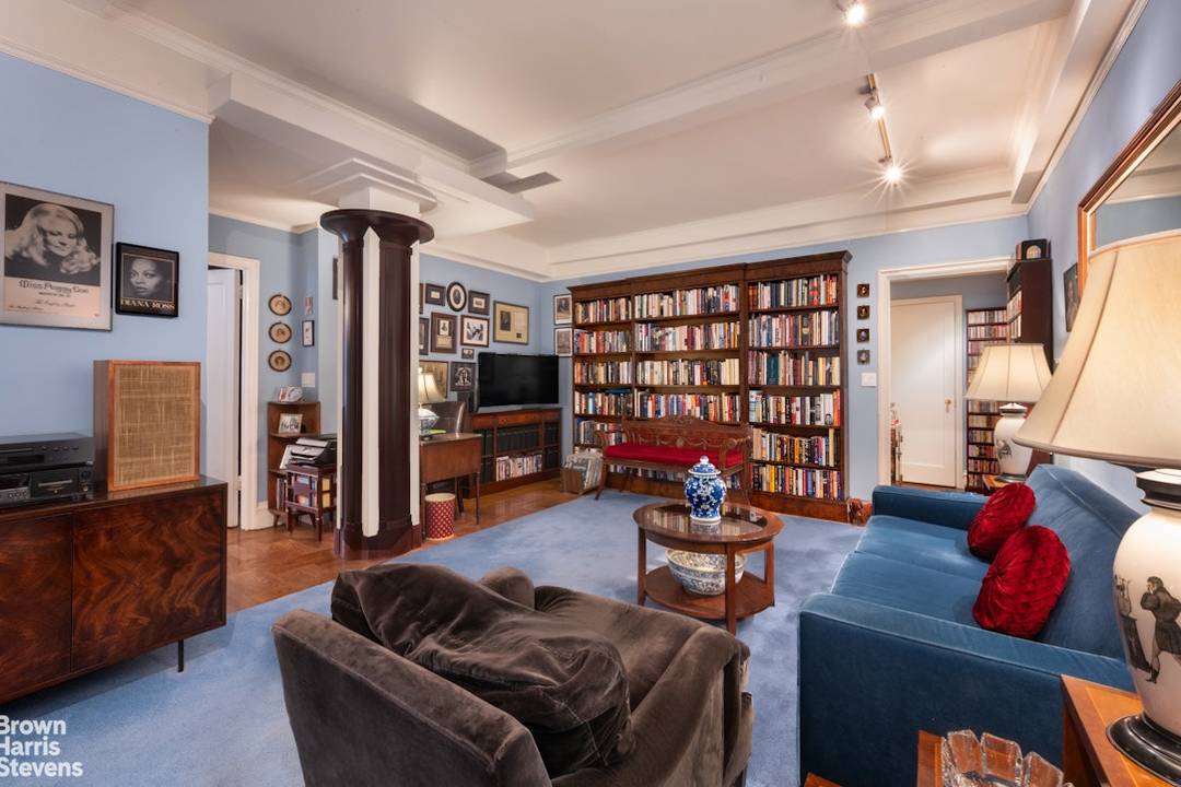 Turnkey Pre War Gem in the Heart of the Upper East Side Welcome to this beautifully updated 1 bedroom, 1 bath home nestled in an intimate, full service pre war ...