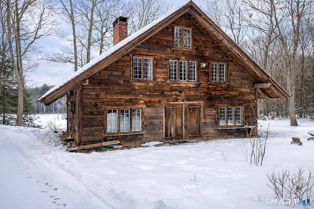 PRIVATE TIMBER FRAME RETREAT ON 32 ACRES NEW HARTFORD Rare rental opportunity on 32 secluded acres with private pond access in New Hartford.