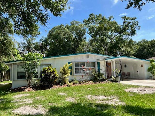 Relax in your adorable old Florida style CBS home located in a quiet neighborhood in White City convenient to US 1.