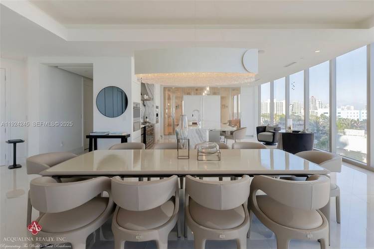 Splendid direct oceanfront corner residence 4 Bedroom, 5.