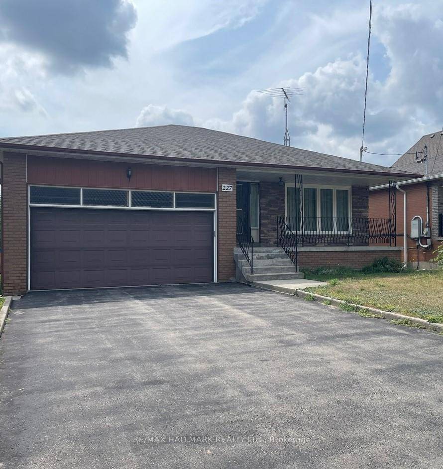 ONLY MAIN FLOOR Rare 51x210 ft lot in sought after Mill Pond !