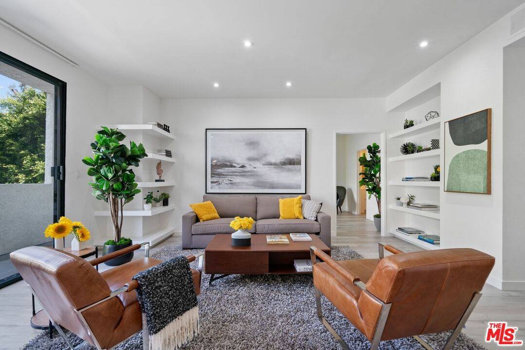 1140   Alta Loma Rd 2BR Sunset Strip La