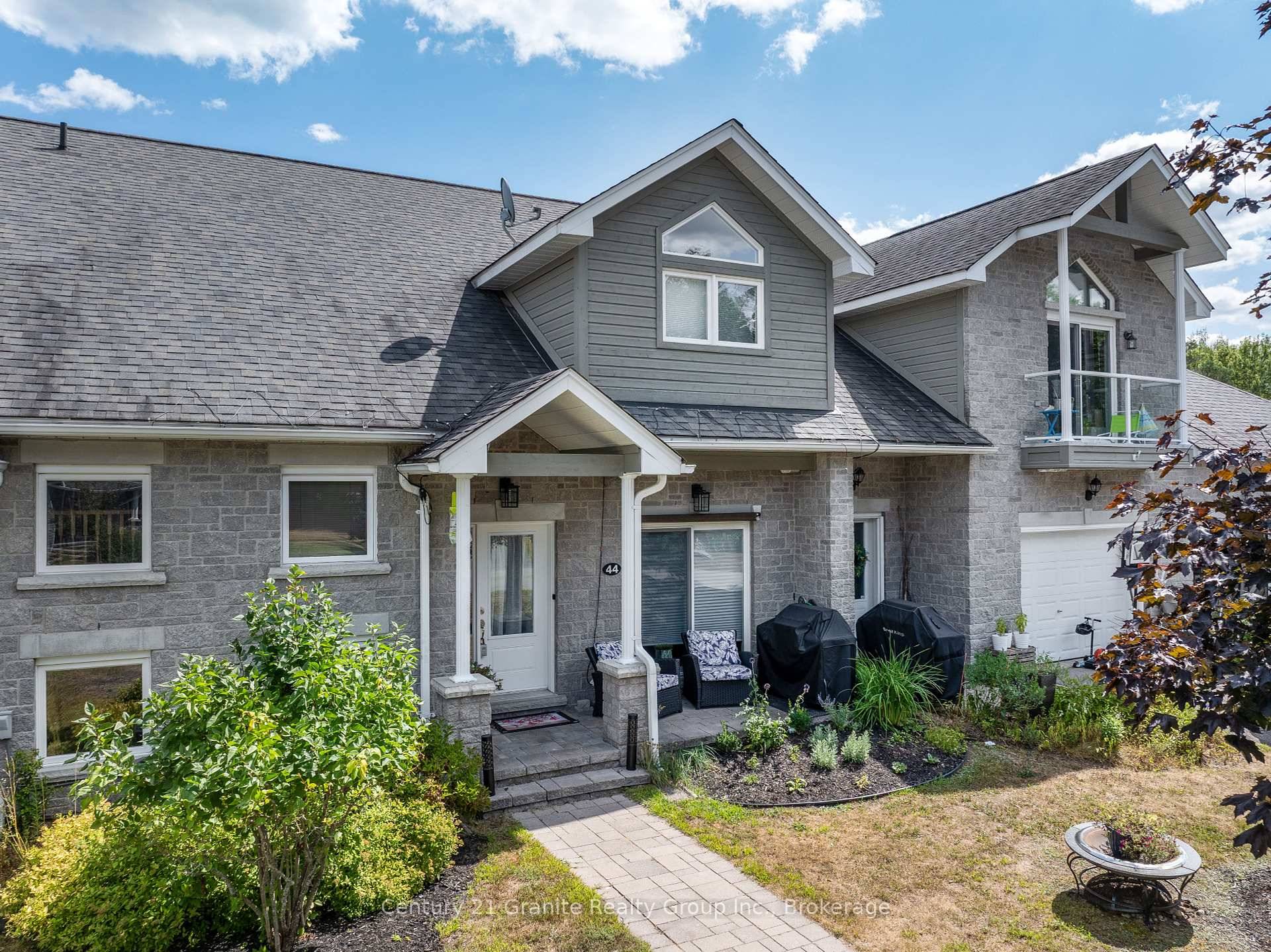 Welcome to Silver Beach, a private community on Haliburton County's premier 5 lake chain.