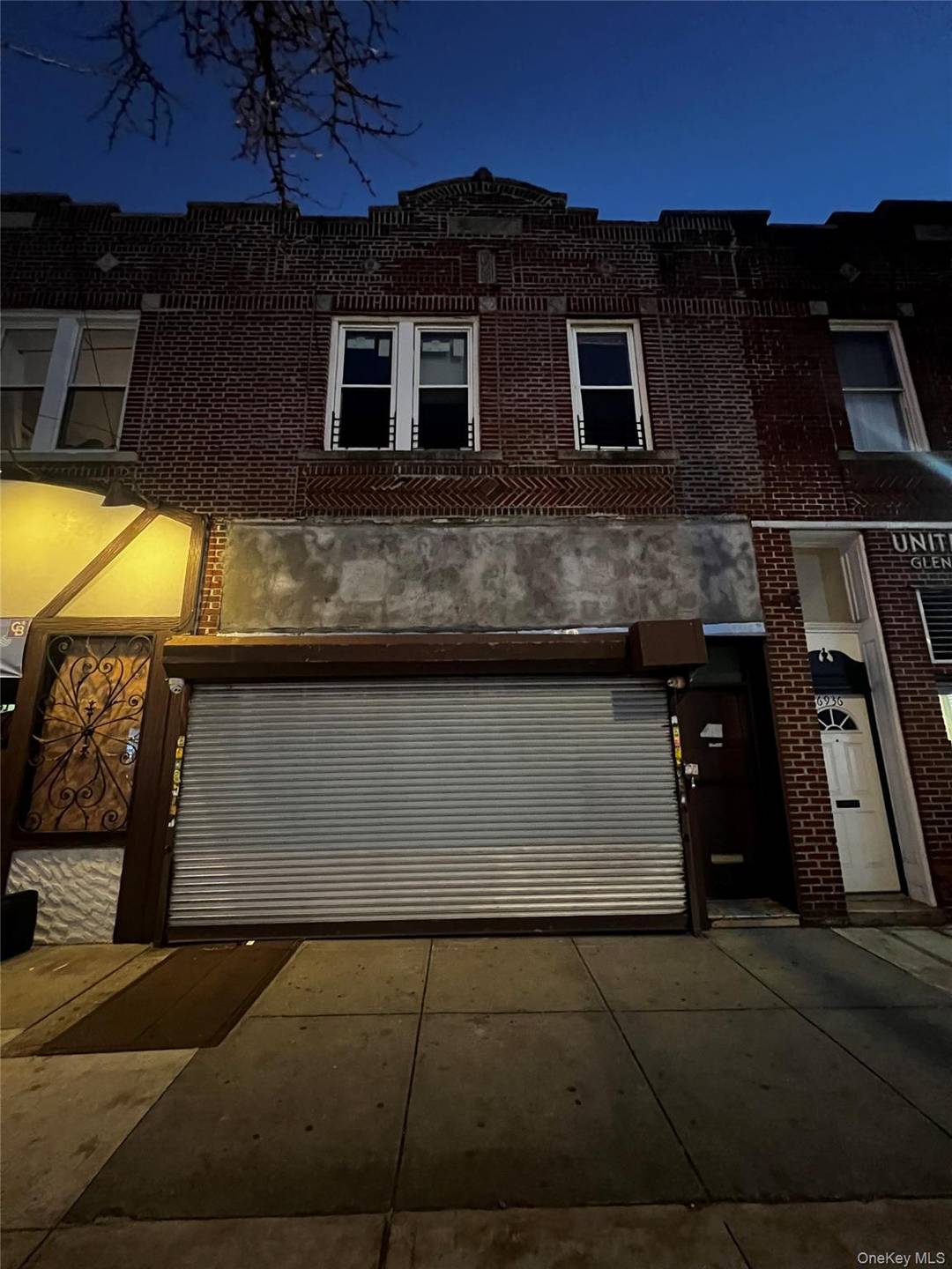 PRIME MIXED USE INVESTMENT OPPORTUNITY IN THE HEART OF MYRTLE AVE !