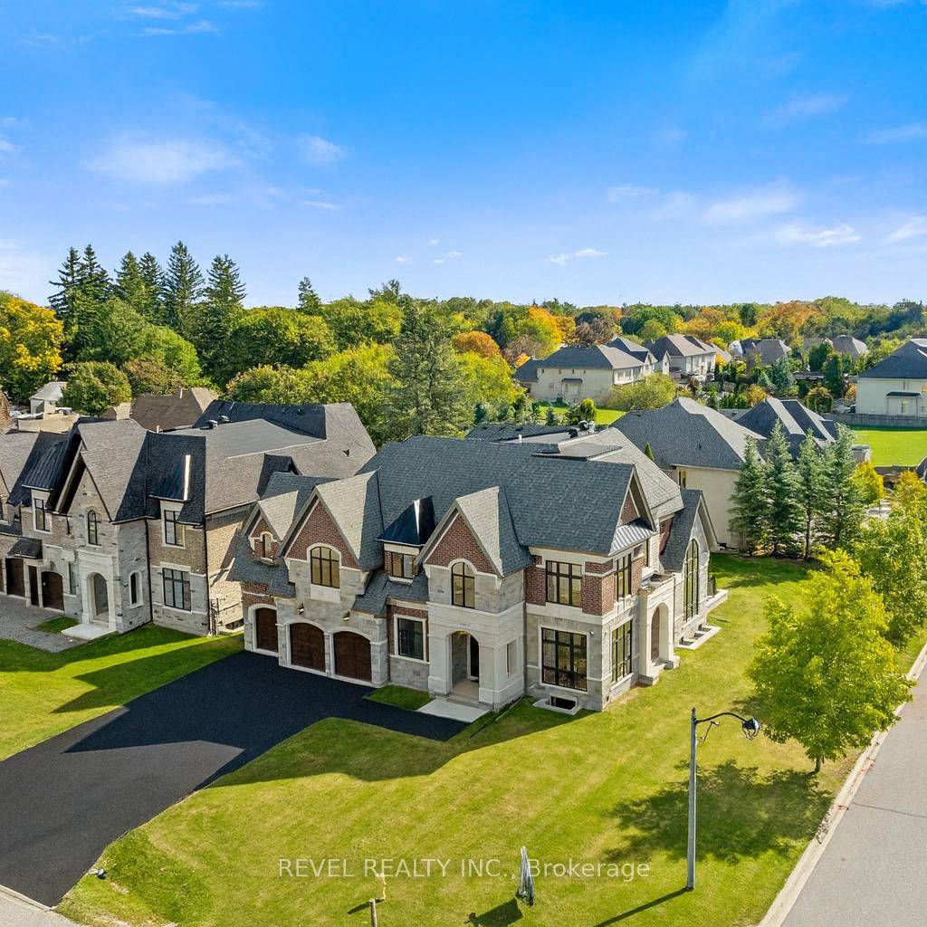 Discover modern luxury at 53 North Street, a brand new custom built residence offering approximately 7, 500 sq.