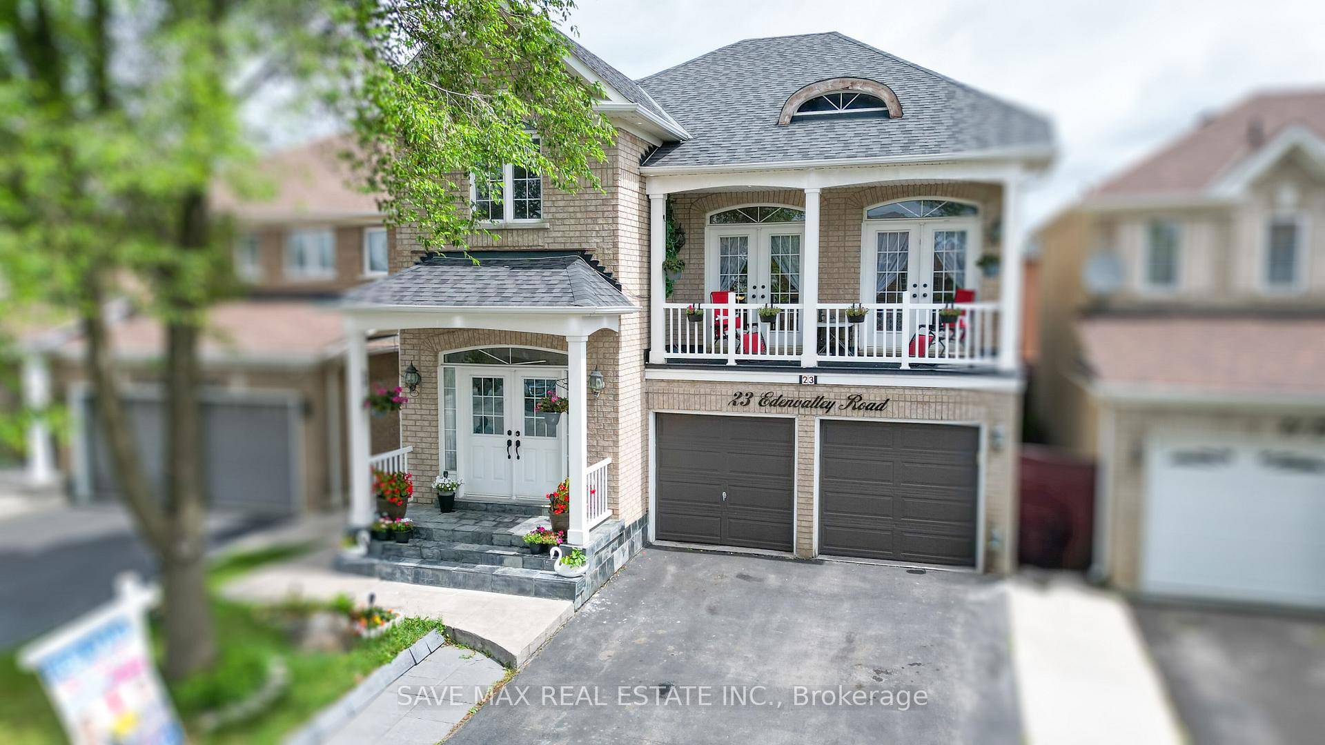 A Complete Family Detached Home Located In One Of The Demandable Locations Of Brampton, Offer's You A Combine Feel Of Both Modern amp ; Practical Layout.