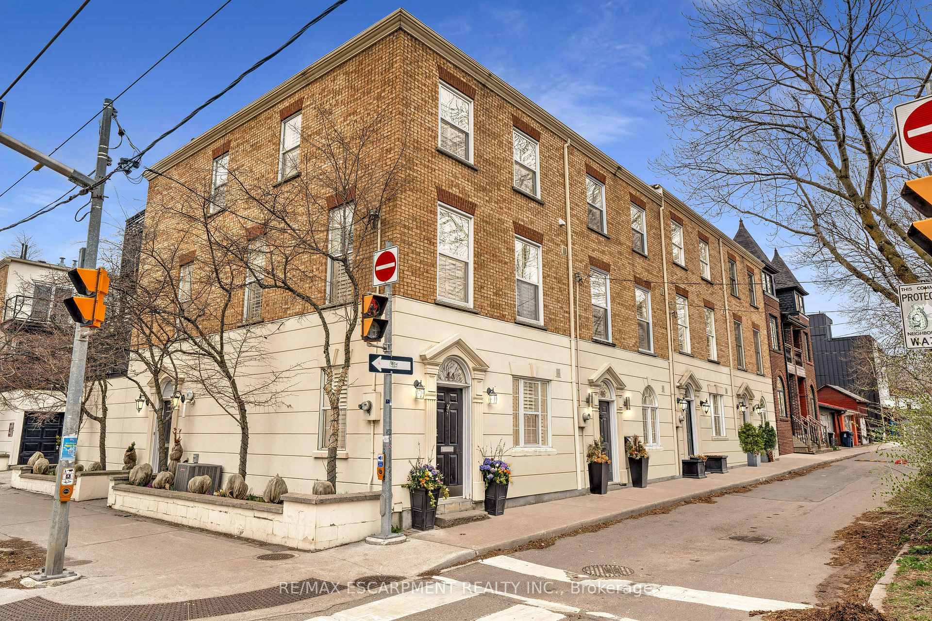 The city moves fast, but this home knows when to pause.
