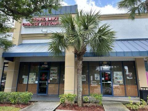 For more than a decade, Grand Lakes Chinese Restaurant has been serving delicious Dim Sum, Chinese Food to the West Palm Beach area.