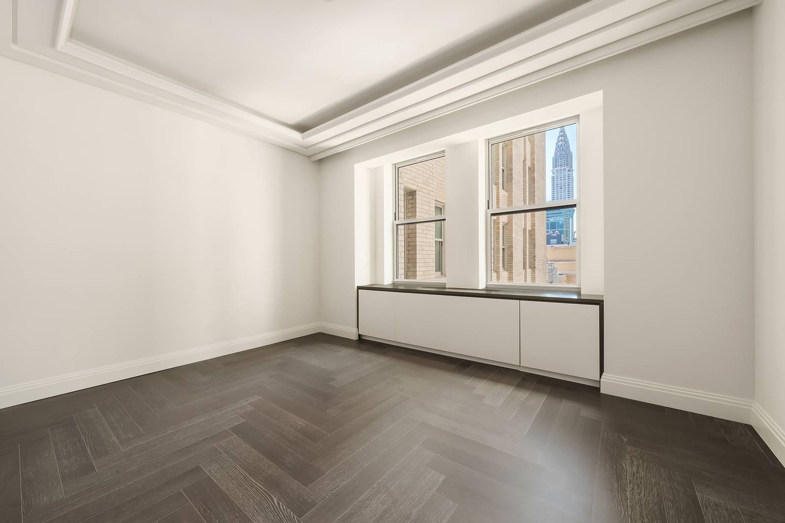 Residents enjoy over 50, 000 square feet of private amenities, separate from the hotel guest areas Wellness amp ; Fitness 25 meter indoor Starlight Pool with skylight overlooking Park Avenue ...