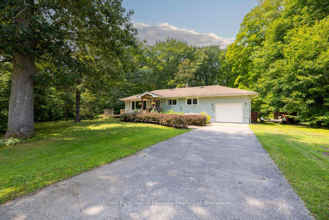 DESIRABLE HUMPHREY VILLAGE !