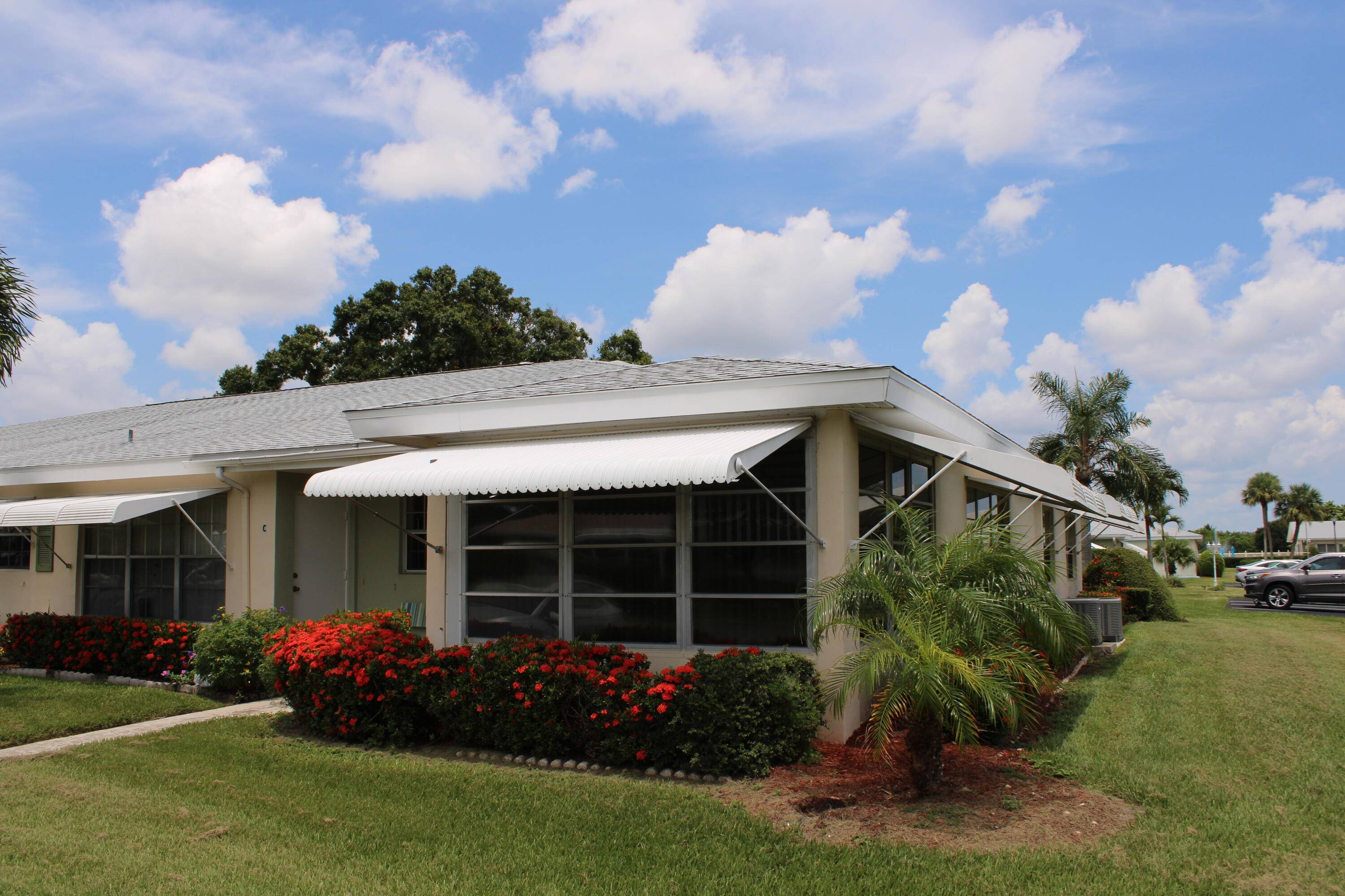 This updated 2 Bed, 2 Bath End Unit in the beautiful High Point 55 Community in Fort Pierce boasts natural light throughout !