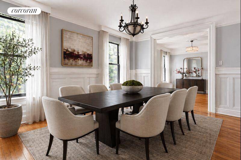 CLASSIC 7 PREWAR CONDO QUIET INTERIORS, GALLERY HALLWAY amp ; GRACIOUS SCALE Ideally located just off Broadway, this Classic 7 offers a refined balance of elegant entertaining space and peaceful, ...