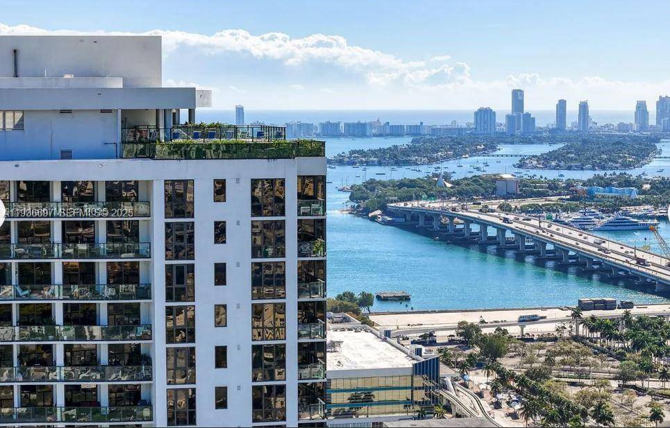 Cozy, modern condo in the heart of downtown Miami offers 2 parking spaces valet parking for owners.