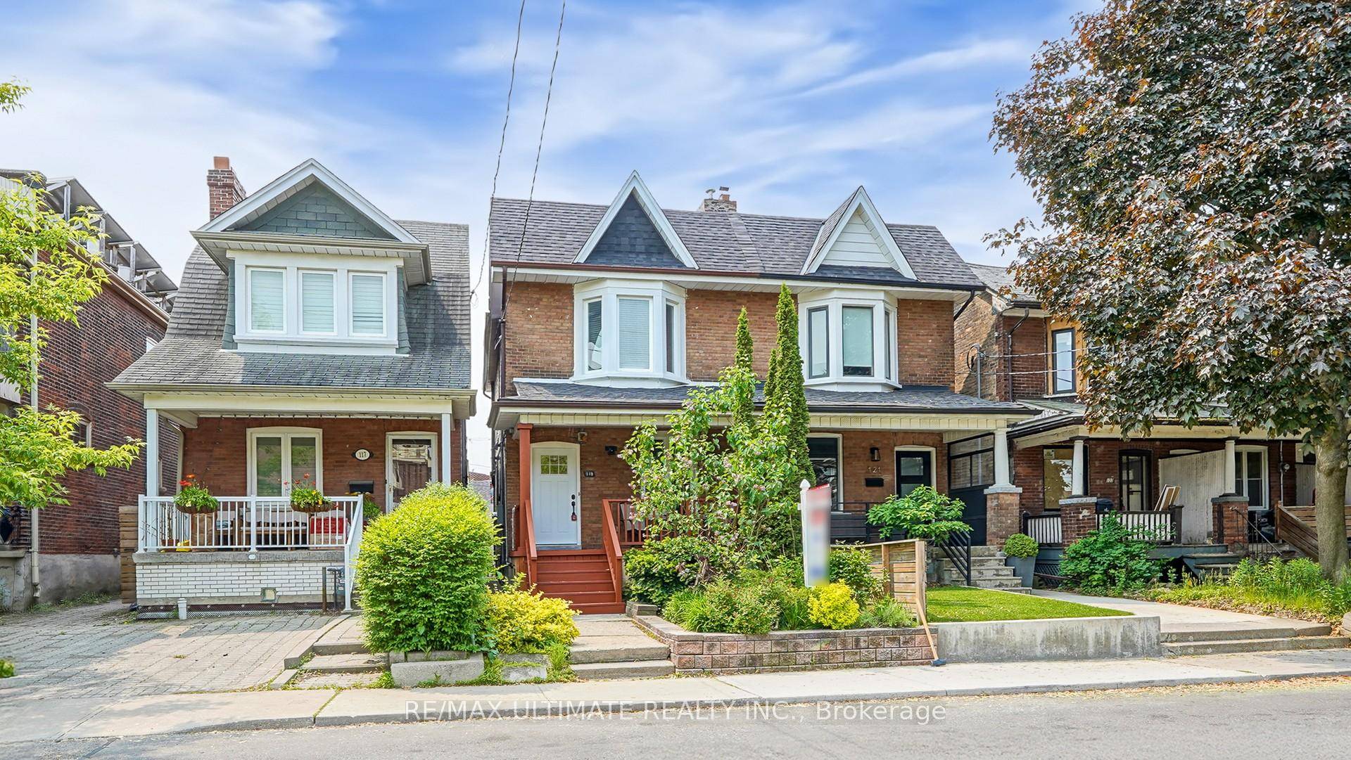 Welcome to this well maintained 2 storey semi, in Corso Italia, perfectly situated just steps from some of Toronto's best schools, restaurants, cafes, shops, parks, medical services, and more.