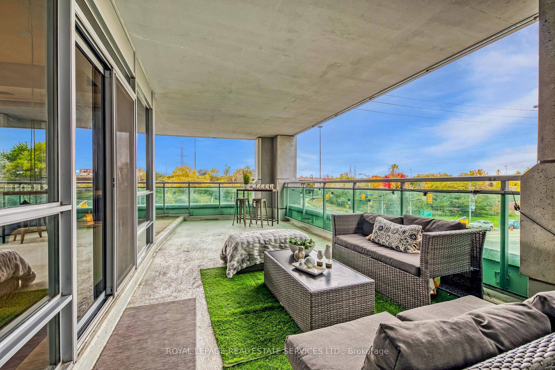 Exquisite Corner Unit 'Nautilus' in the heart of Humber Bay !