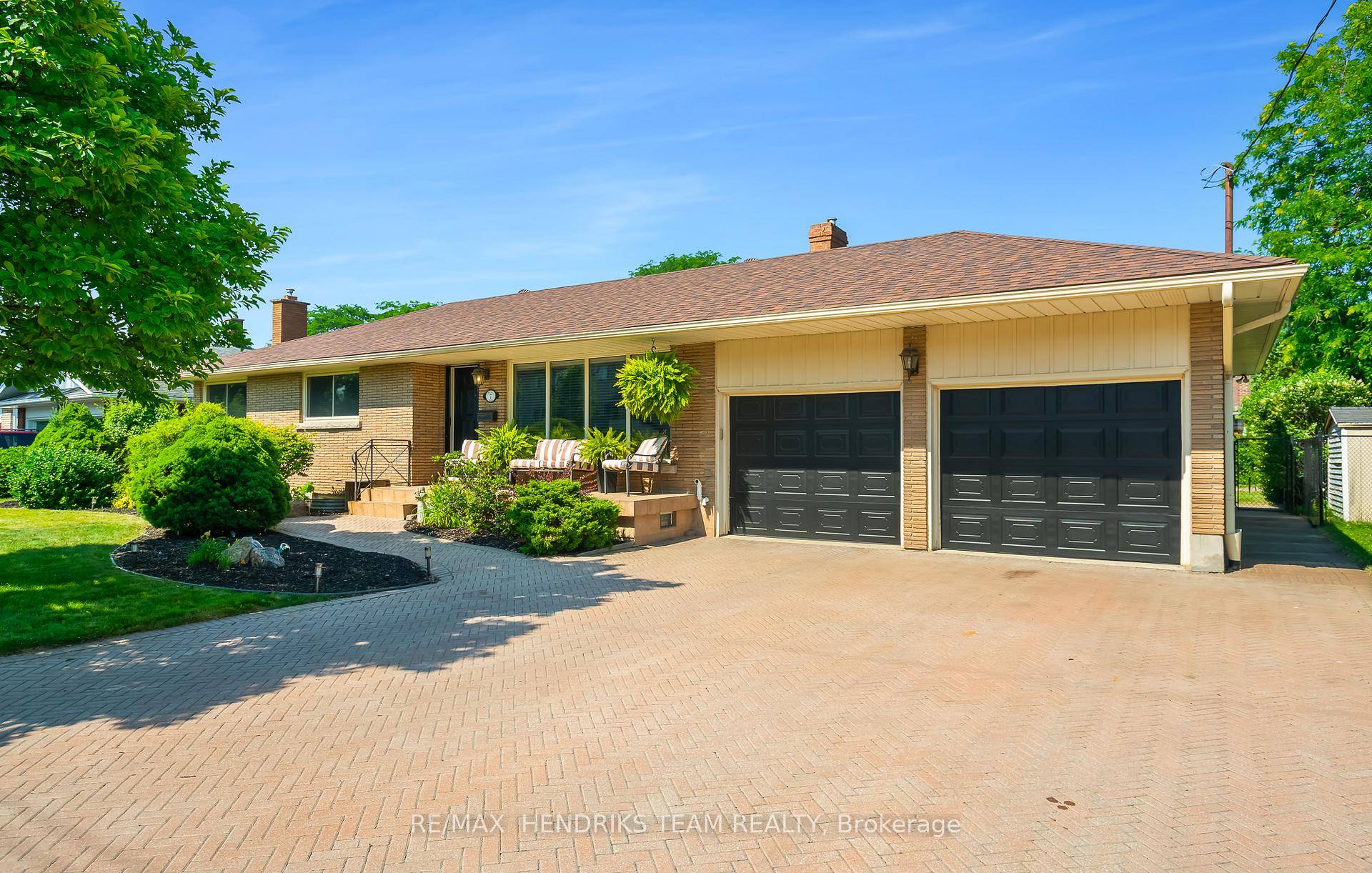 Welcome to 7 Kamla Drive, a beautifully maintained bungalow offering an impressive blend of space, comfort, and thoughtful updates.