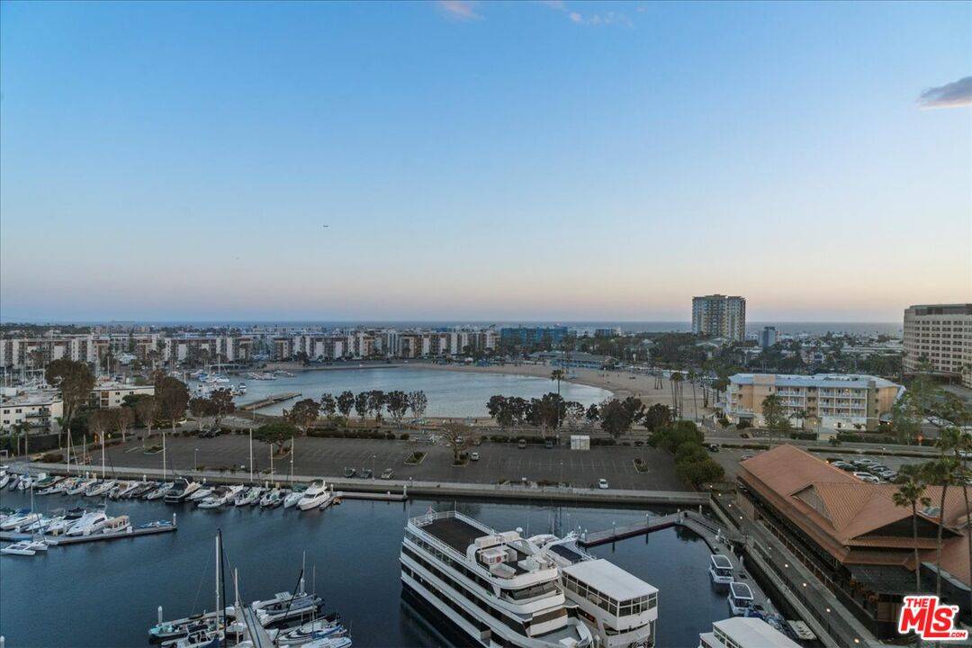 4267 Marina City DR 3BR Marina Del Rey La